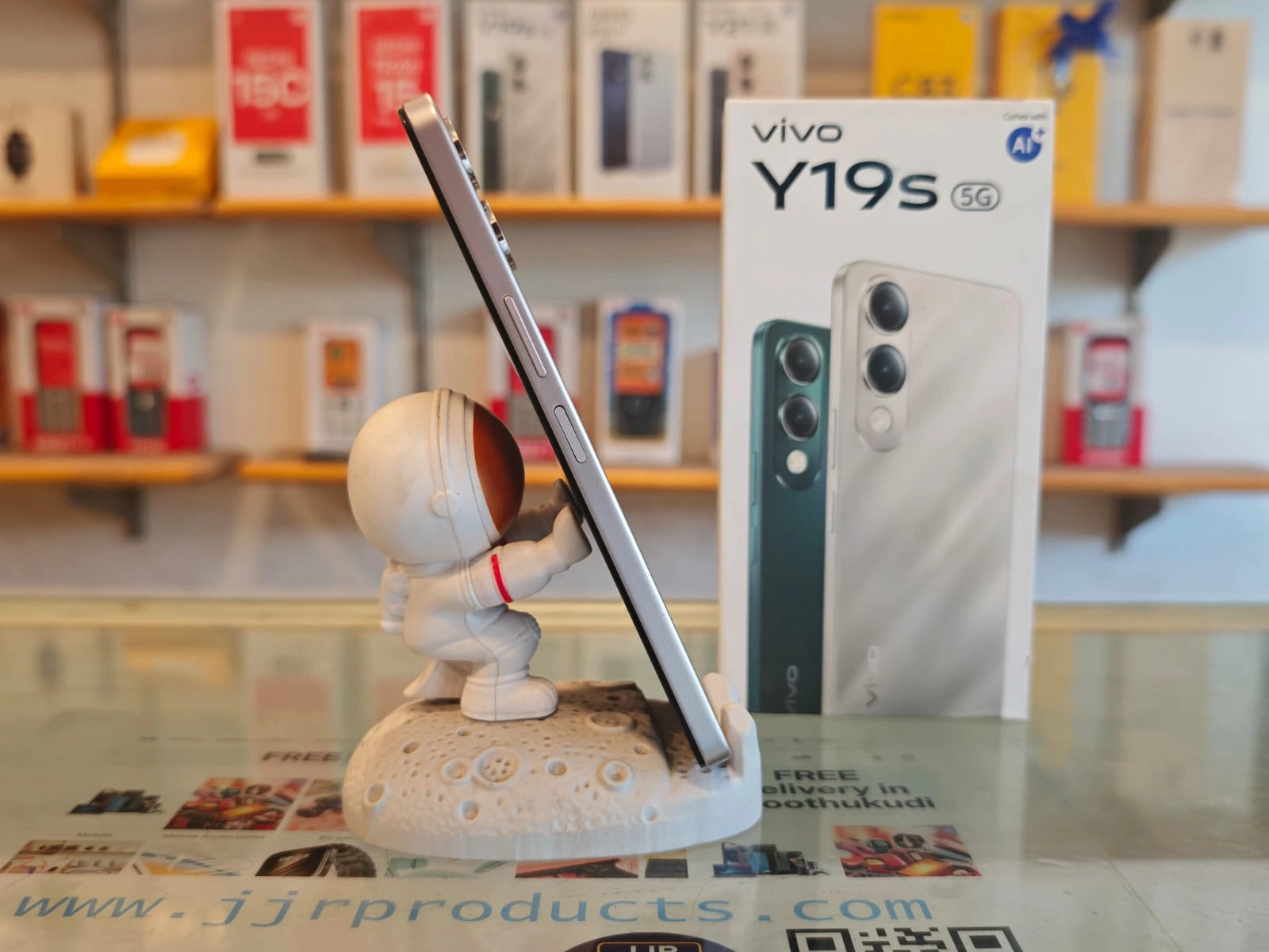 Vivo Y19s 5G smartphone in Titanium Gold color with retail box, featuring 4GB RAM, 64GB storage, Dimensity 6300 processor, 13MP AI camera, and 6000mAh battery.