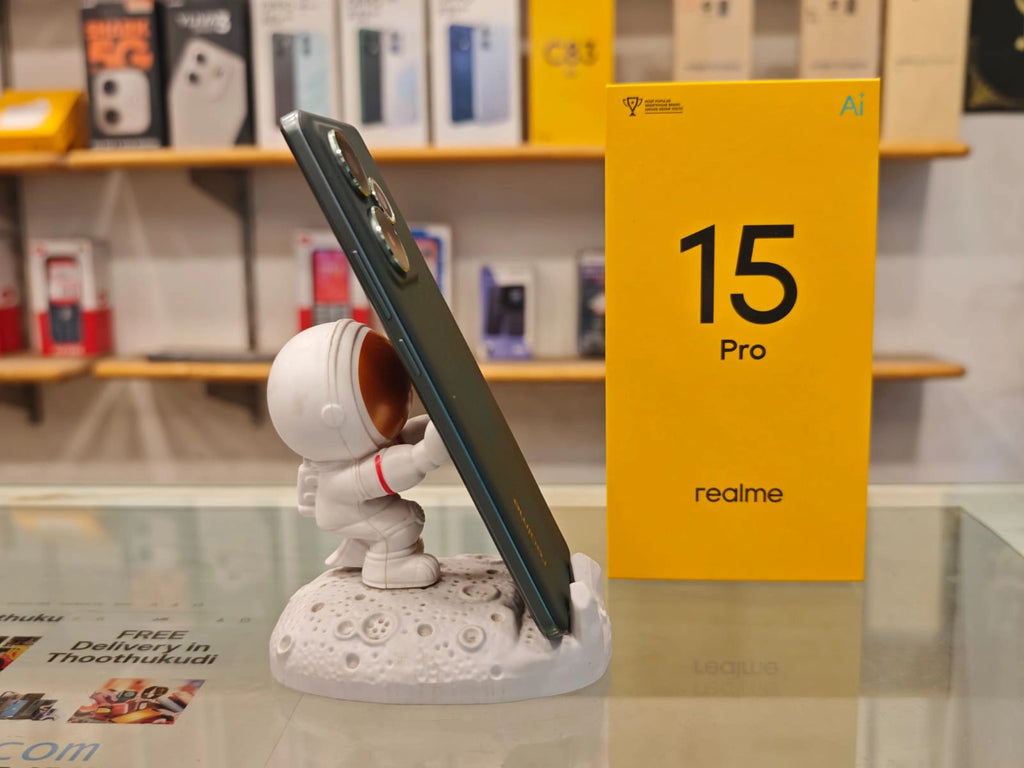 Realme 15 Pro 5G smartphone with Snapdragon 7 Gen 4 processor, 50MP dual rear cameras, 50MP selfie camera, 7000mAh battery, and 144Hz curved display.