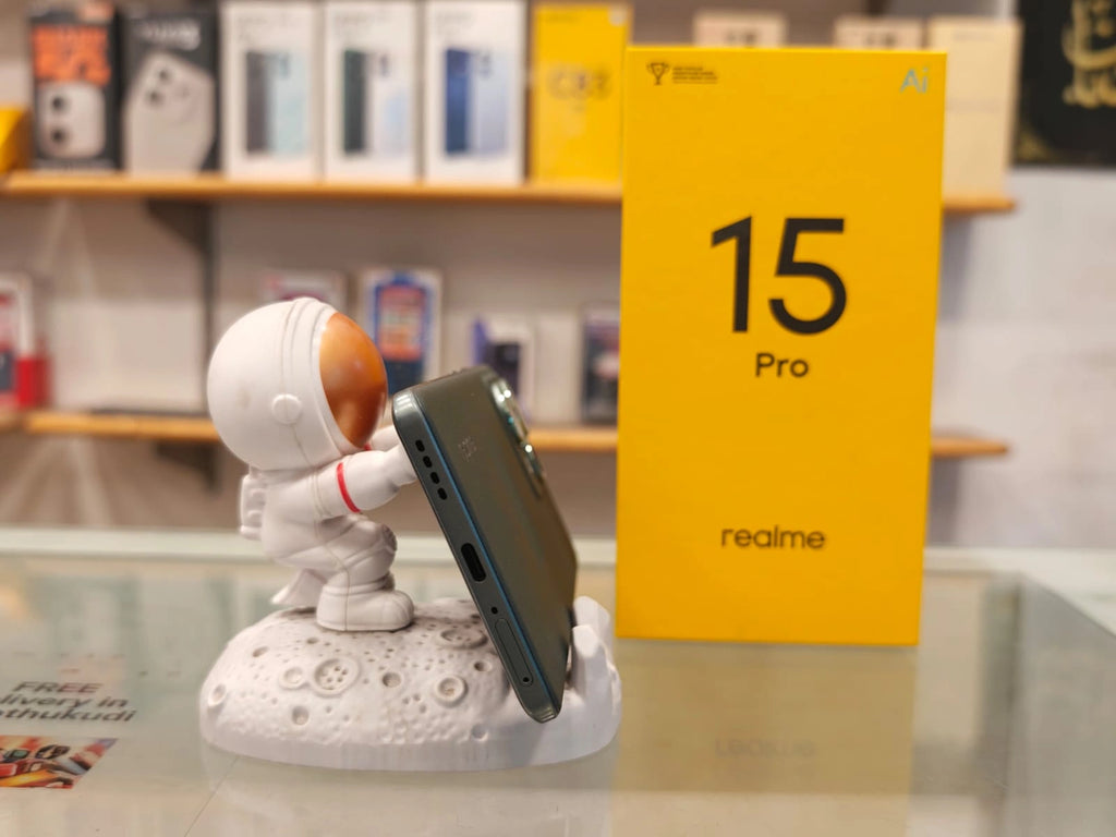 Realme 15 Pro 5G smartphone with Snapdragon 7 Gen 4 processor, 50MP dual rear cameras, 50MP selfie camera, 7000mAh battery, and 144Hz curved display.